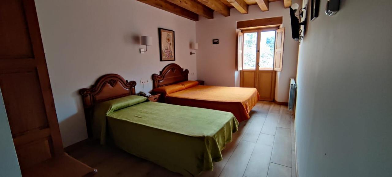 Hotel Rural La Puebla Orbaneja del Castillo Kültér fotó